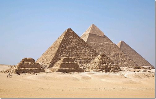 Blue sky and yellow sand,  where stand the great Pyramid, Free HD Egypt Tourism beautiful scene wallpaper